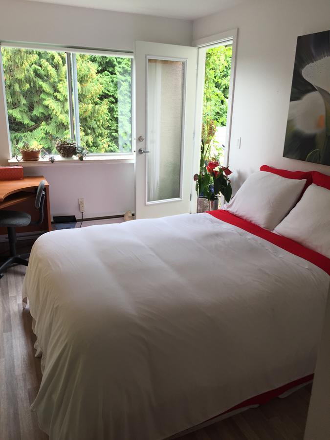 A Room At The Camelia Bed And Breakfast Tsawwassen Exterior photo