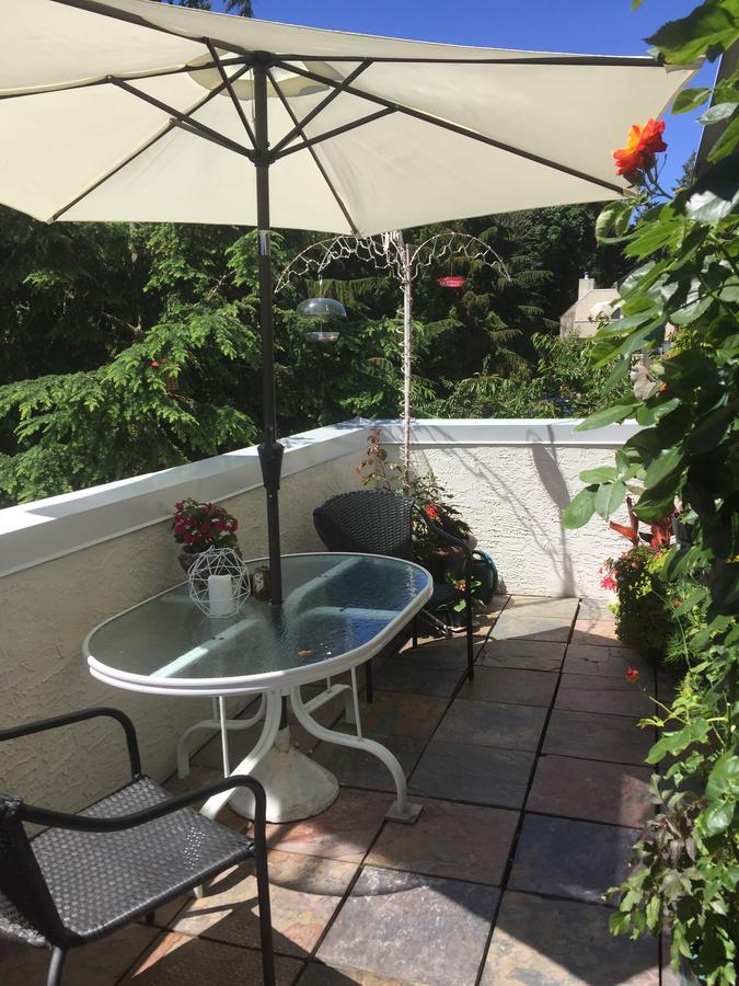 A Room At The Camelia Bed And Breakfast Tsawwassen Exterior photo